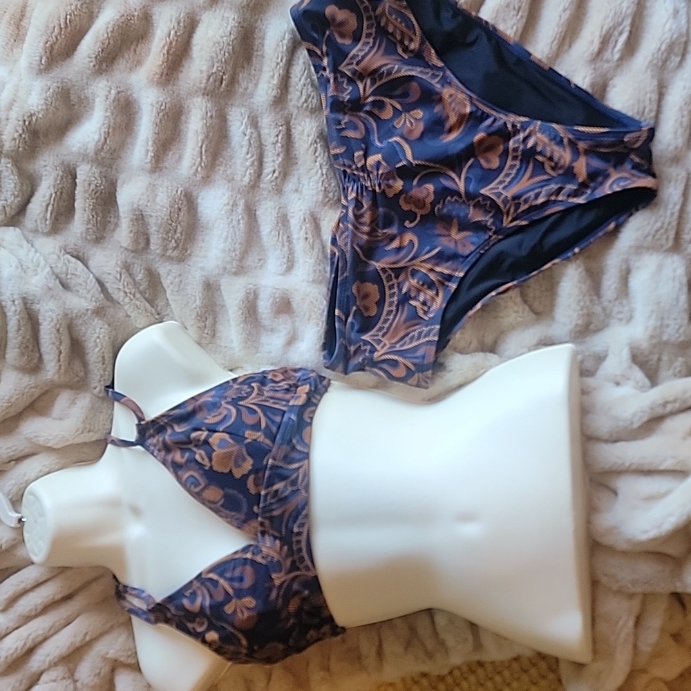 💗 CUPSHE 2-pc Criss Cross Bikini Ruching Swimsuit Navy Brown & Orange Floral L